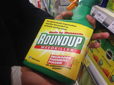 No qualified majority reached by member states to renew or reject the approval of glyphosate